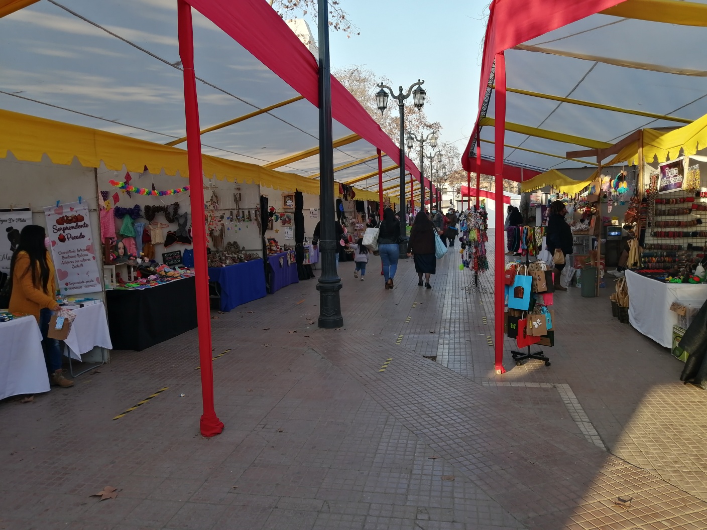 Feria de Emprendedores del Día del Niño en plaza de armas