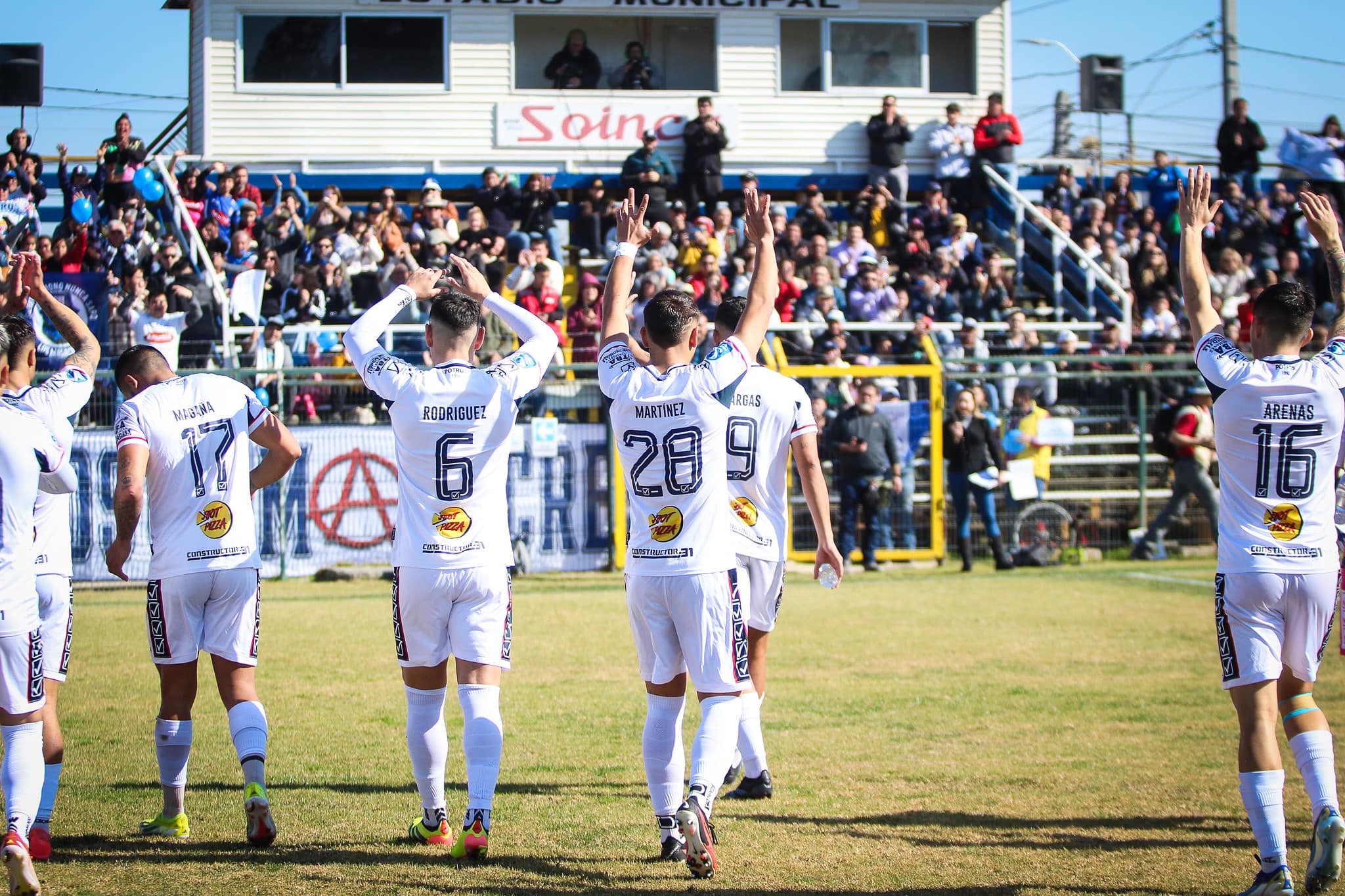 Deportes Melipilla vuelve a enredar puntos de local: empata 1 a 1 ante Linares en Soinca