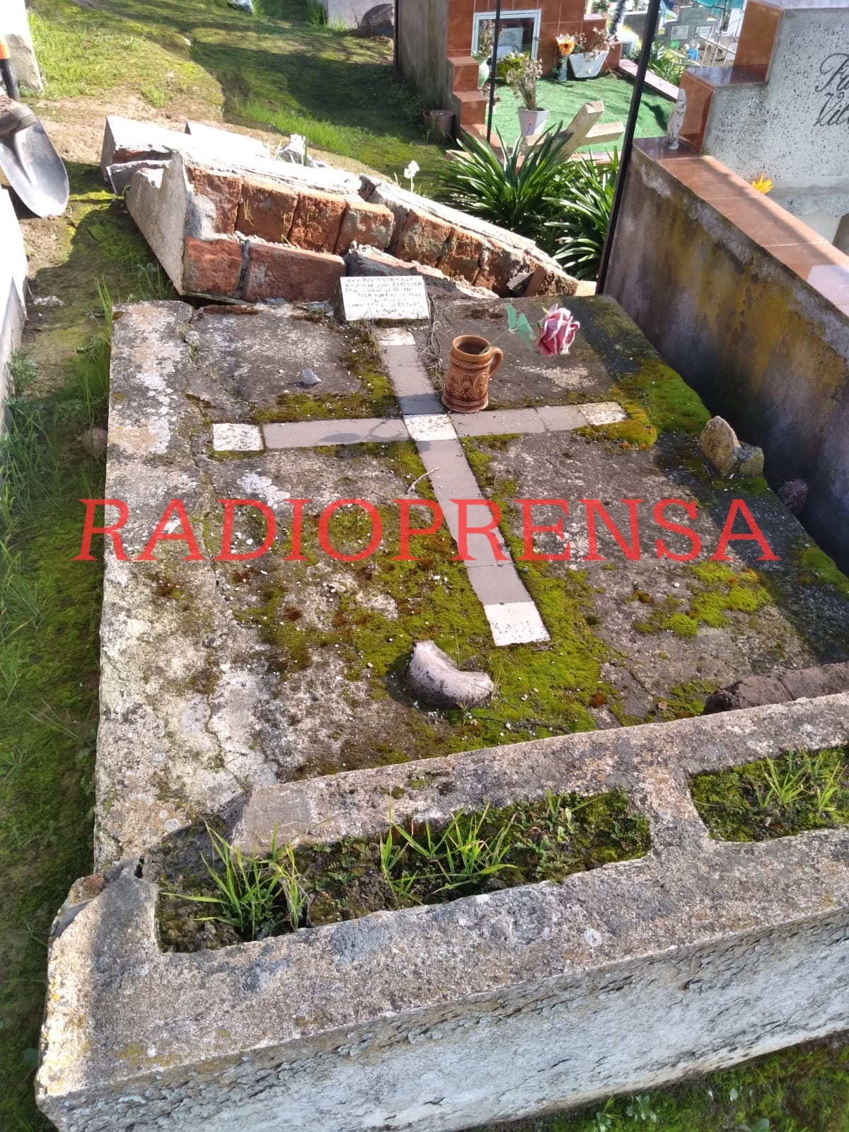 Denuncian vandalización de tumbas en el Cementerio Parroquial de Chocalán