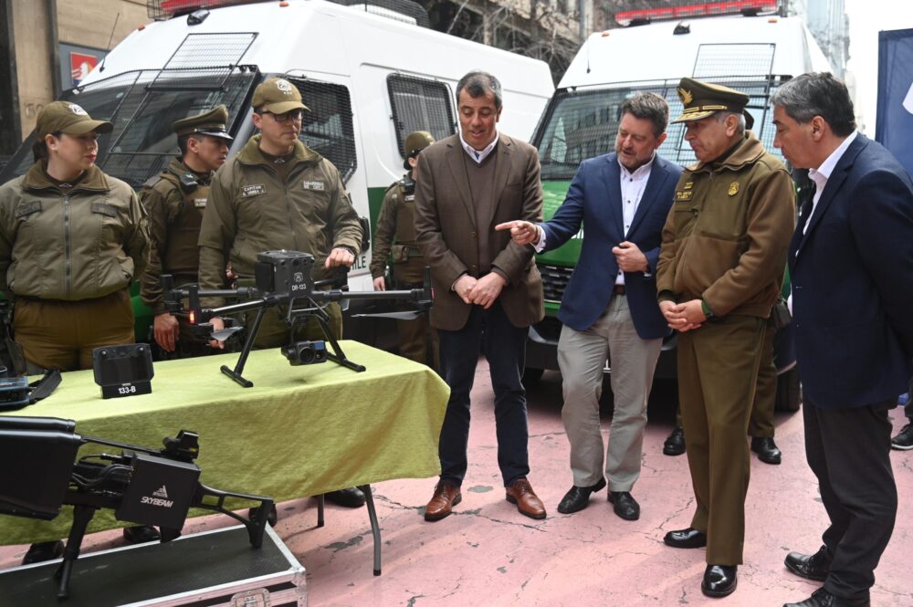 Gobierno de Santiago entrega inversión por más de $11 mil millones a Carabineros para reforzar la seguridad en la RM