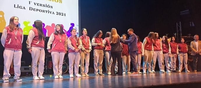 En el Teatro Serrano se realizó la premiación de la Liga Deportiva Escolar 2024