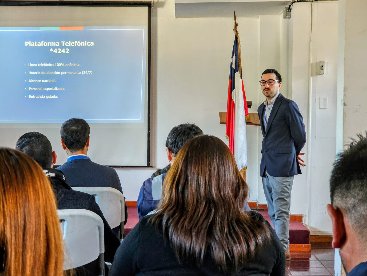 Realizan capacitación sobre programa “Denuncia Seguro” a funcionarios de la Delegación Provincial de Talagante