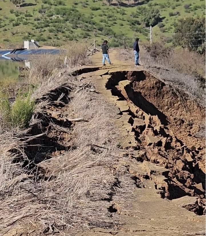 Autoridades continúan monitoreando tranque en Alhué tras socavón que generó riesgo de desborde