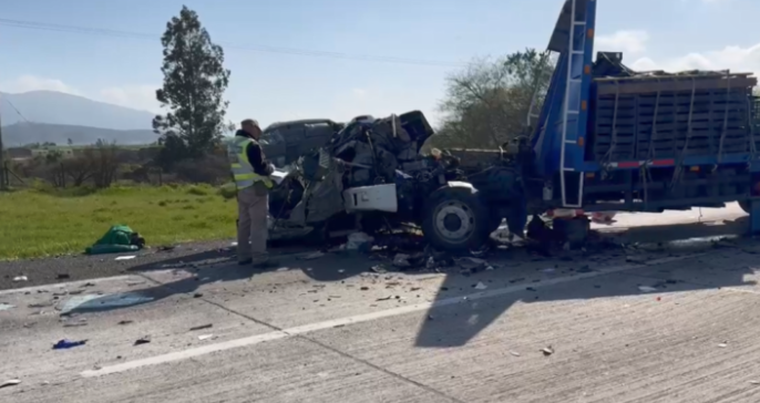 Niño de 12 años muere tras violenta colisión de camiones en la Ruta 78