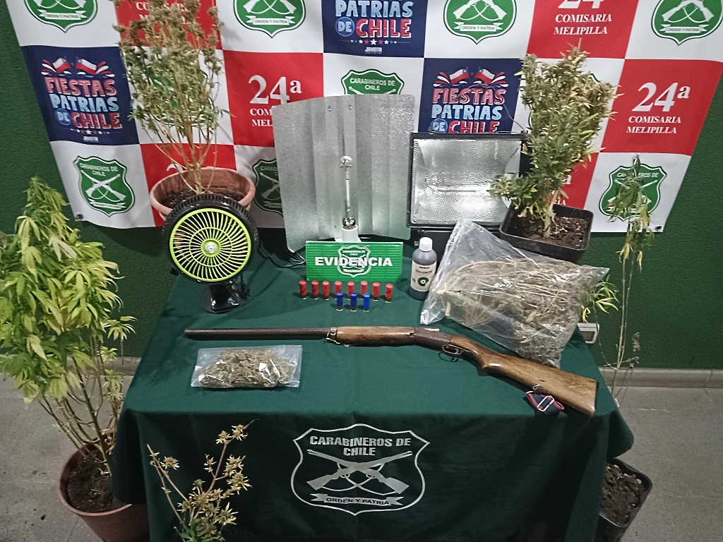 Detienen a sujeto con un arma, municiones y droga