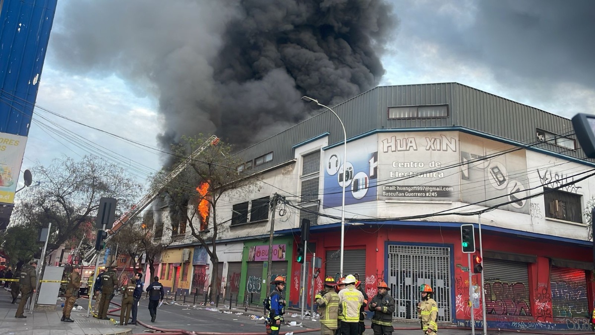 Investigan vinculación de vehículo robado en Melipilla con robo de cajero e incendio en Barrio Meiggs