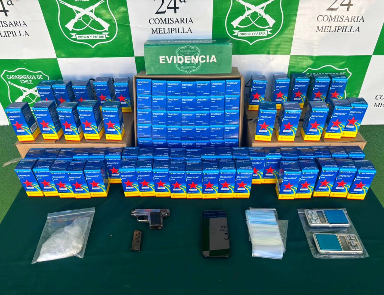 Tres detenidos por robo, tenencia de arma de fuego, drogas y medicamentos sujetos a control de la Ley 20.000