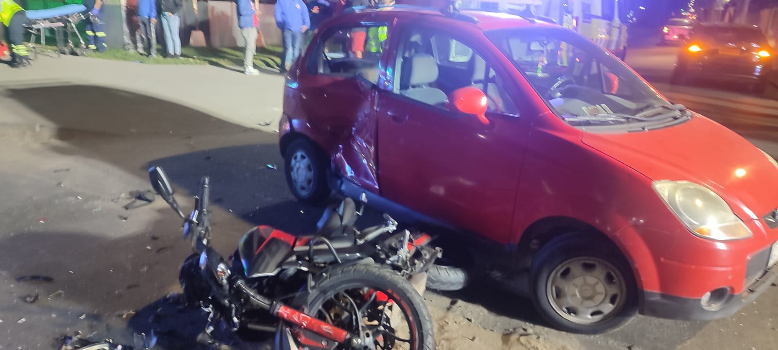 Con lesiones graves motociclista tras violenta colisión