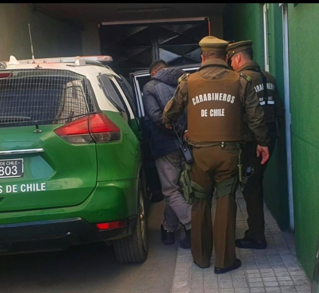 Barristas de Colo Colo detenidos durante celebración en Plaza de Armas