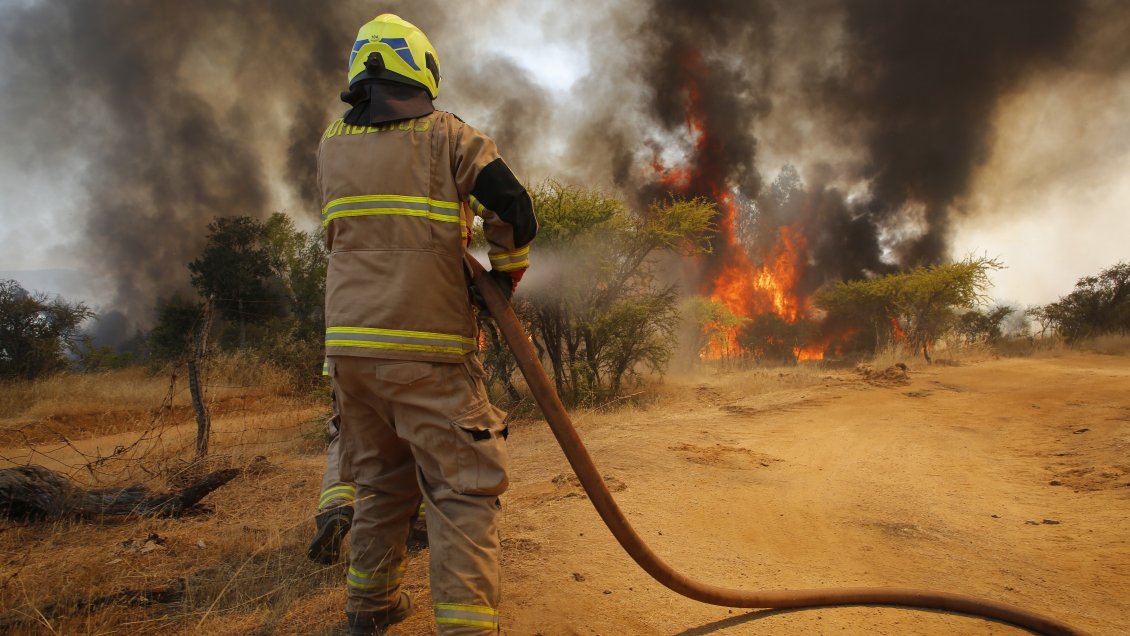 Bomberos de Melipilla reitera recomendaciones para prevenir incendios forestales y llama a colaborar en “campaña del agua”